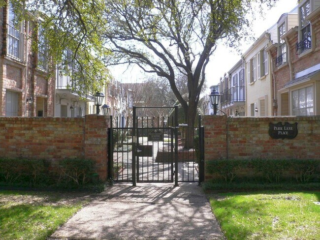 Building Photo - 9820 Park Ln Pl