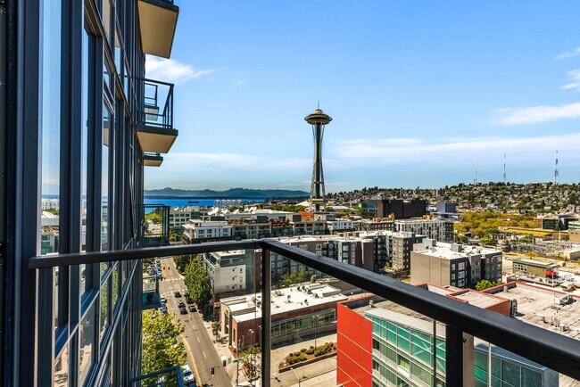 Building Photo - Luxury Living at Spire