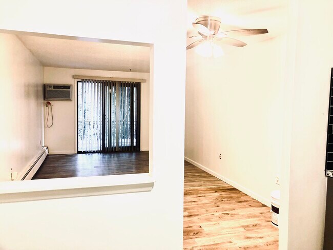 Building Photo - 2 Strawberry Bank Rd