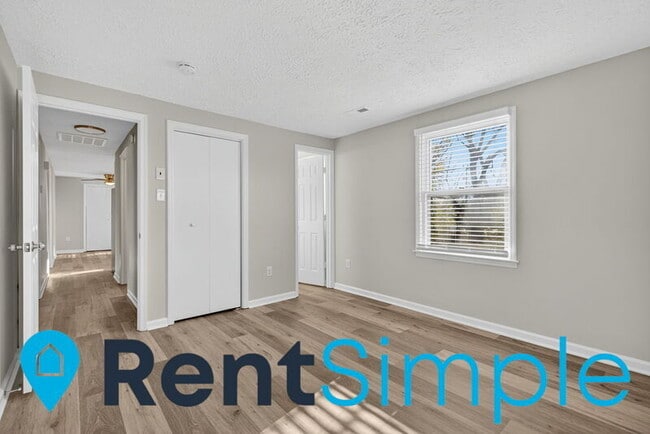 Building Photo - 11158 Remington Rd