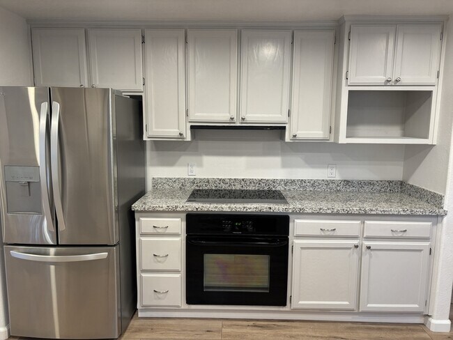 Building Photo - 1776 Meda Ave