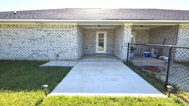 Building Photo - 588 Brushwood Dr