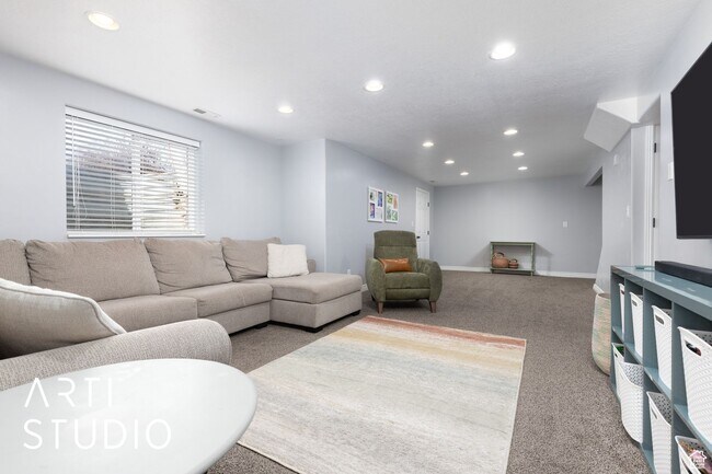 Building Photo - Spacious 5-Bedroom Home in Morgan – $500 O...