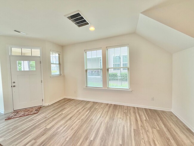 Building Photo - **$50 PRICE REDUCTION** Stunning 3BD, 2.5B...
