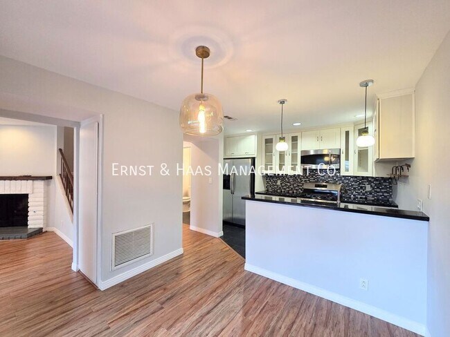 Building Photo - 3701 Country Club Dr