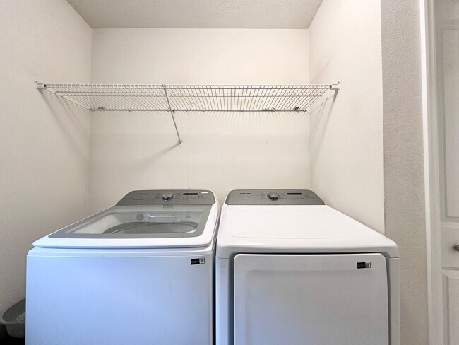 Building Photo - Modern 3-Bedroom 2.5 Bath Single Family Home in Gresham!