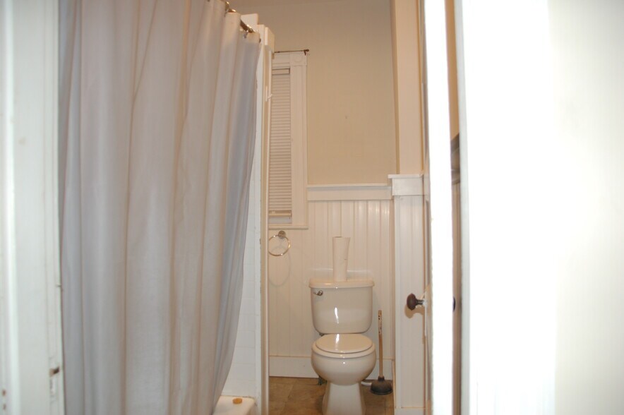 Building Photo - 81 Bristol Rd