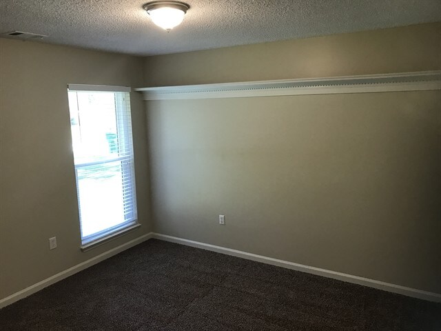 Building Photo - 170 Rosemont Ct