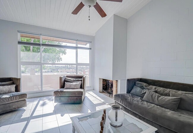 Building Photo - Stylish Unit Designed for Comfort