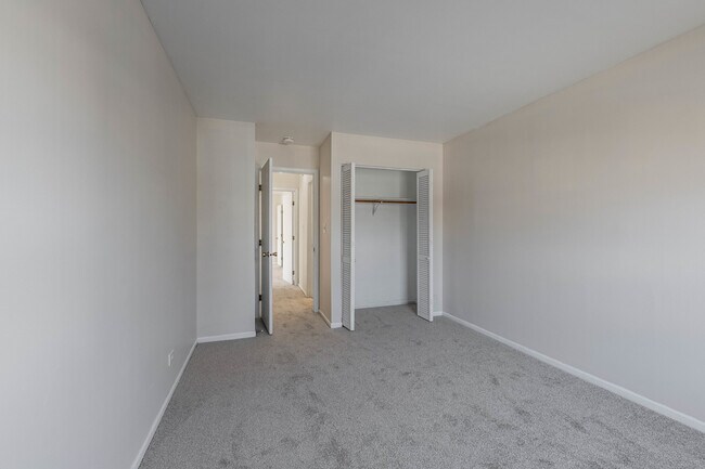 Building Photo - 237 Acorn Dr