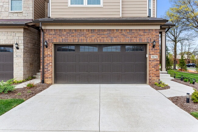 Building Photo - 1675 Addison Cir