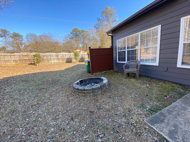 Building Photo - 2200 Parkside Dr