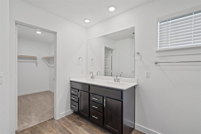 Building Photo - 211 James River Dr