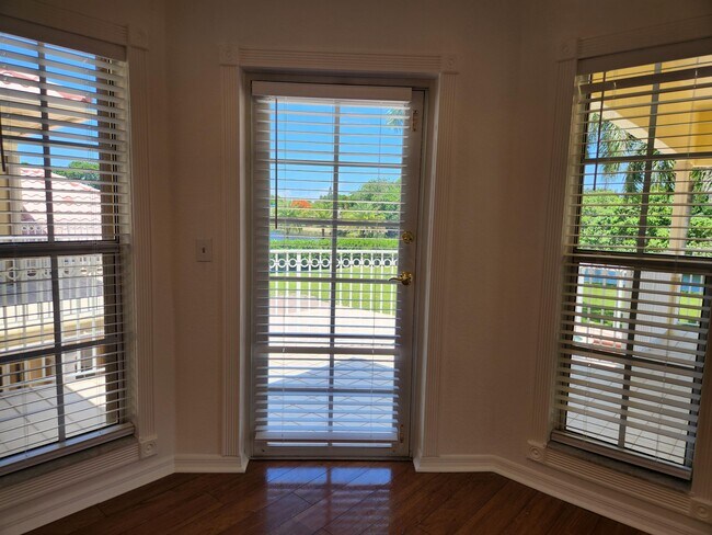 Building Photo - 17885 Fieldbrook Cir E