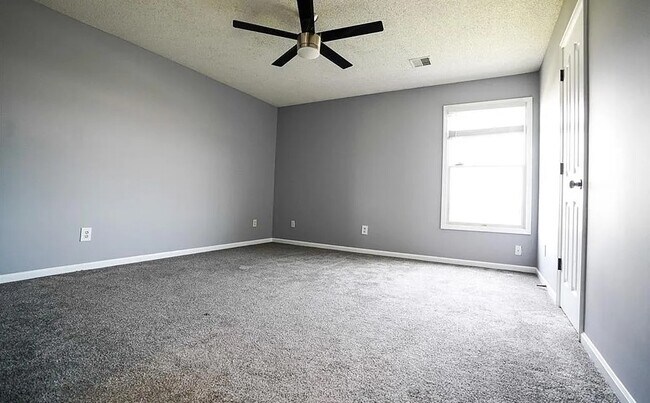 Building Photo - 853 E 167th Ct