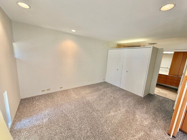 Building Photo - Mid-Century Modern Condo with Views of Balboa Park - 2 Bed x 2 Bath with Parking