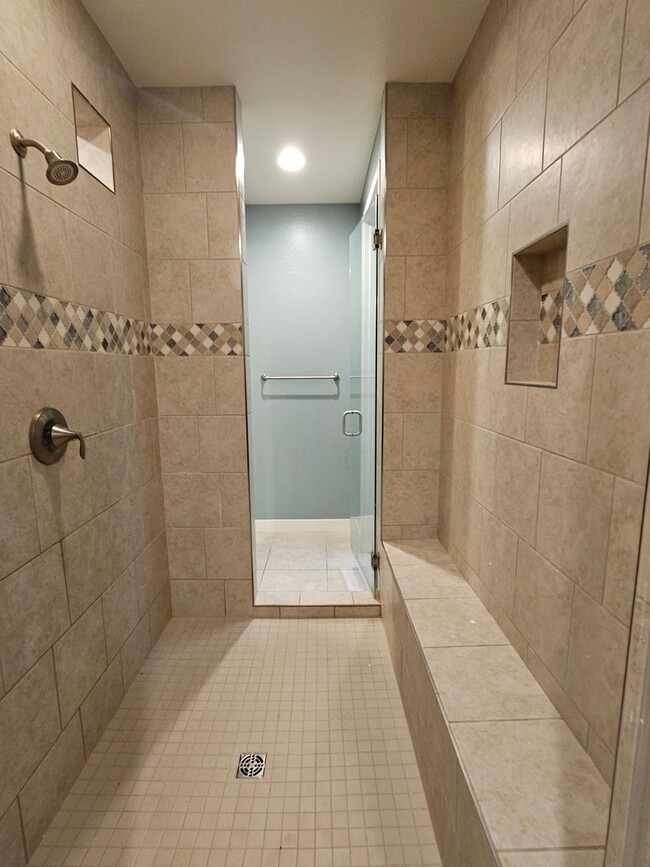 Building Photo - Spacious 4584 sq ft Home in Adora Trails!