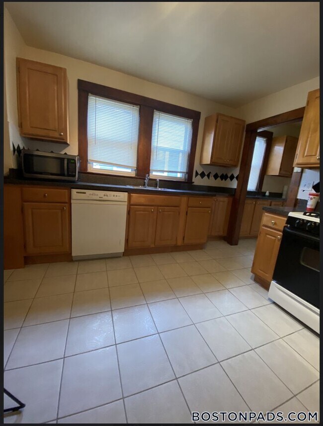 Building Photo - 189 Calumet St