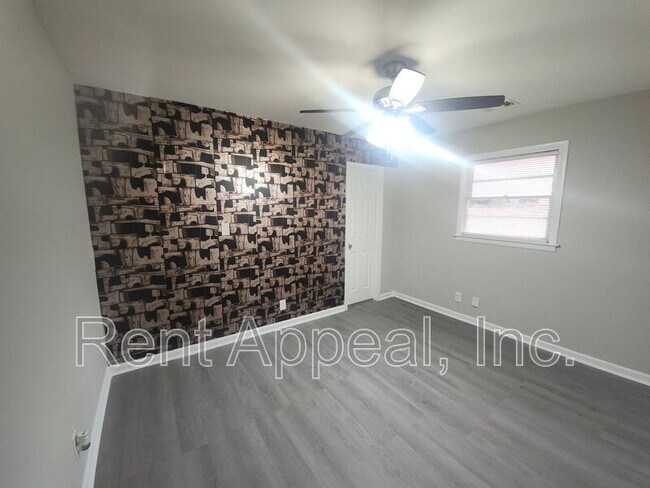 Building Photo - 2916 Carriage Ln