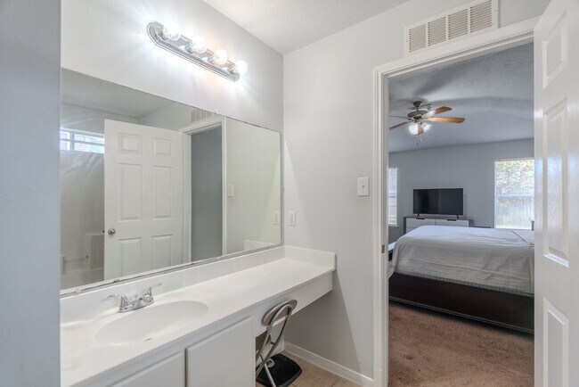 Building Photo - 914 Parsonfield Ct