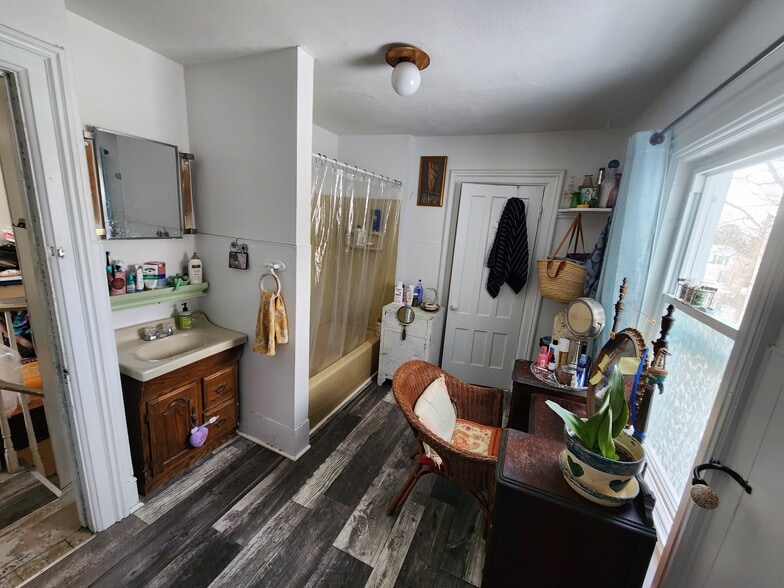 Bathroom - 109 High St