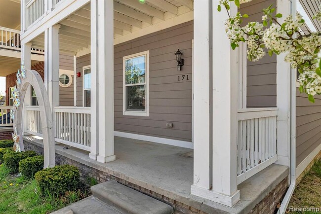 Building Photo - 171 Jotham Ave