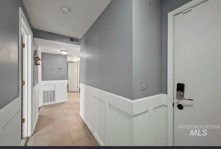 Building Photo - 3761 S Gekeler Ln