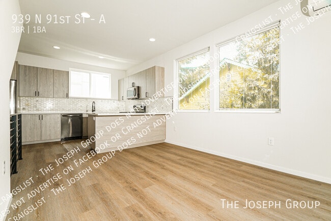 Building Photo - 939 N 91st St