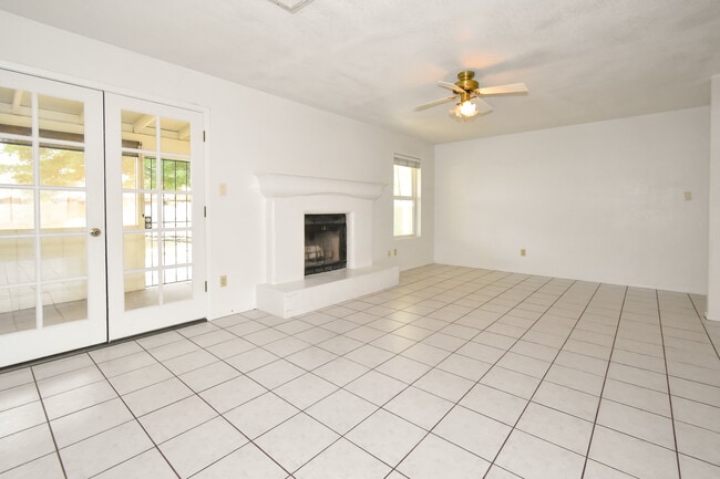 Building Photo - 3477 E Cuadrilla Ln