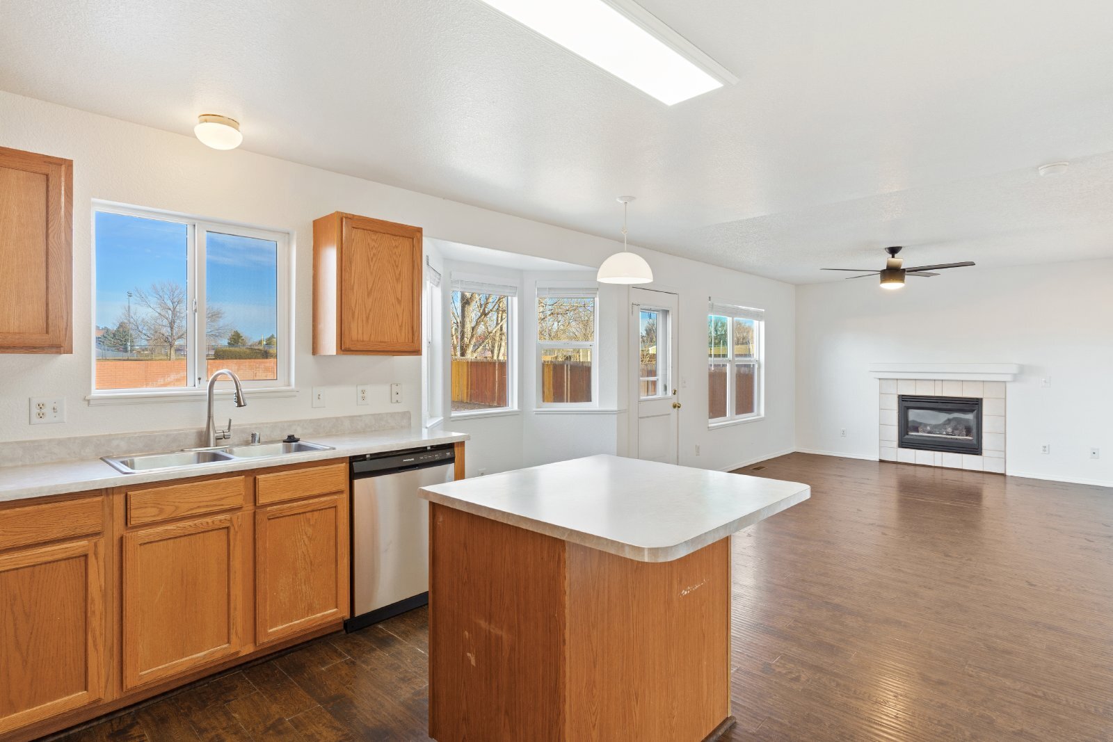 Building Photo - Spacious 6BR Home with Finished Basement –...