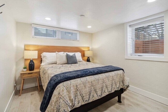 Building Photo - 1815 W Idaho St