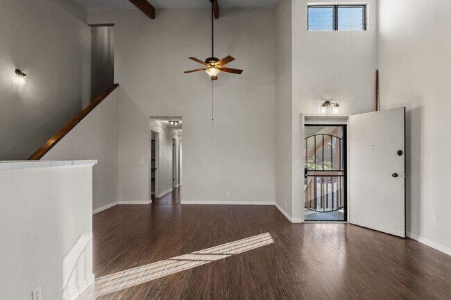 Building Photo - Spacious 3-Bed, 2-Bath Pet-Friendly Townhome in Prime Aiea Location – End Unit with Private Lanai...