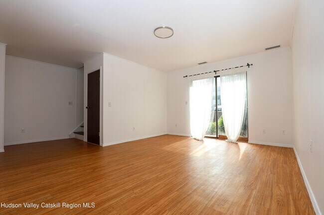 Building Photo - 259 Village Ct
