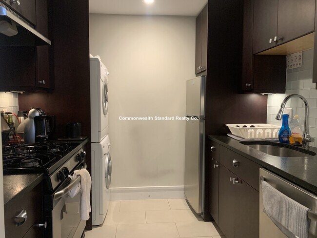 Building Photo - 126 Charles St