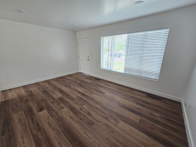 Building Photo - Remodeled 4 Bed, 2 Bath with Double Kitchen & Covered Carport