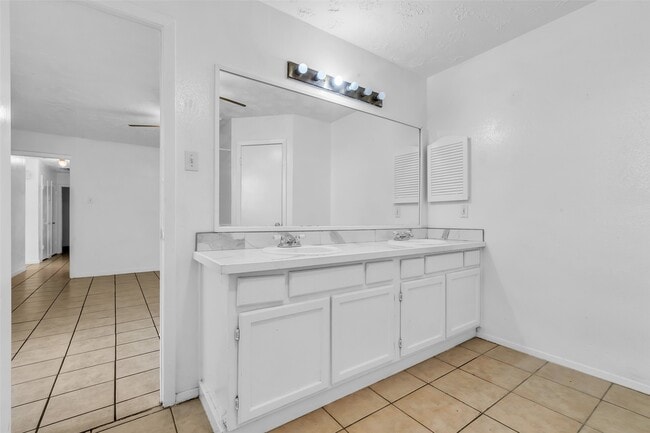 Building Photo - 3023 Becket St