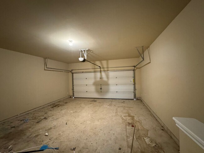 Building Photo - Spacious 3BR Home with Large Private Yard in Mission Del Lago