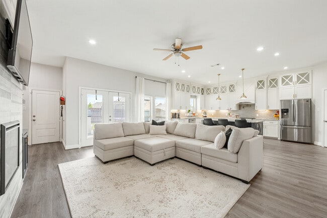 Building Photo - 7805 Pebble Beach Dr