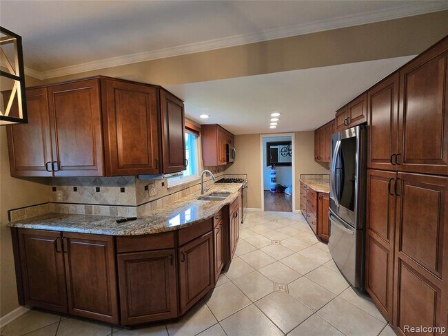 Building Photo - 18041 Fairway