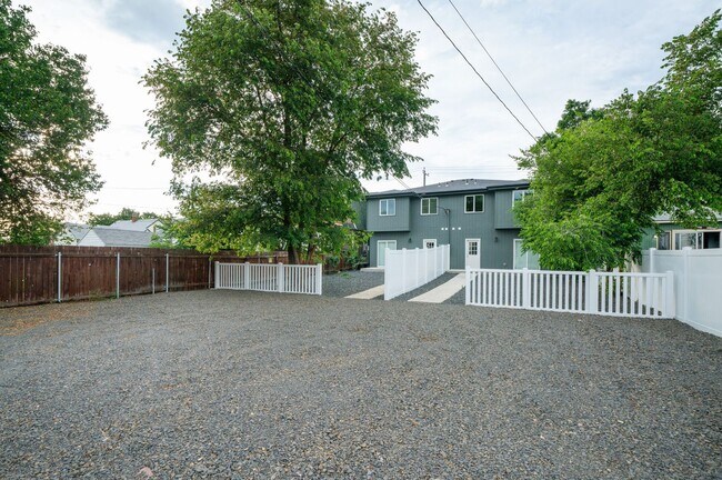 Building Photo - 1113 W Sinto Ave