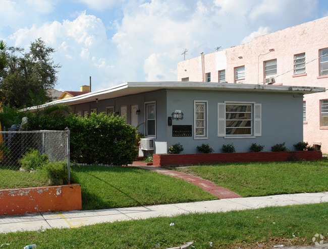 Building Photo - 1440 SW 4th St