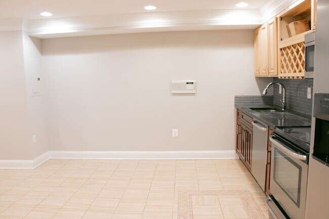 Building Photo - 607 P St NW