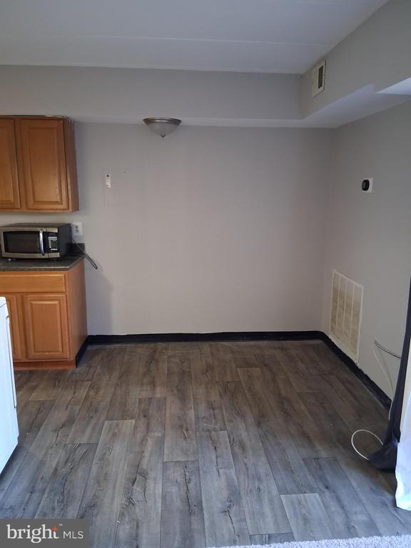 Building Photo - 2305 Freetown Ct