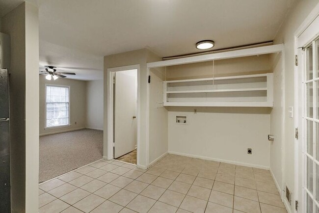 Building Photo - 160 Jockey Club Dr