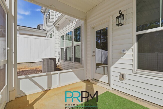 Building Photo - 6 Thornfield Dr