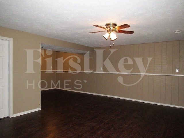 Building Photo - 5507 Armstrong Dr
