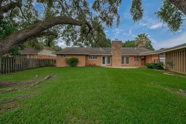 Building Photo - 7906 Braesview Ln