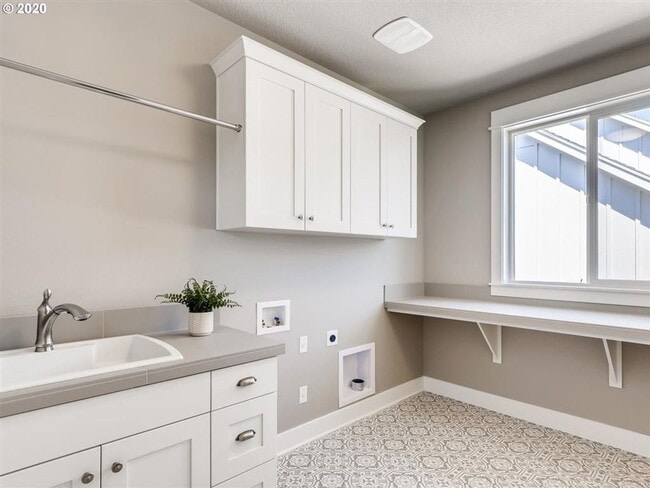 Building Photo - Coming Soon!  4 Bedroom Located in Highly Desirable Frog Pond Stafford Meadows