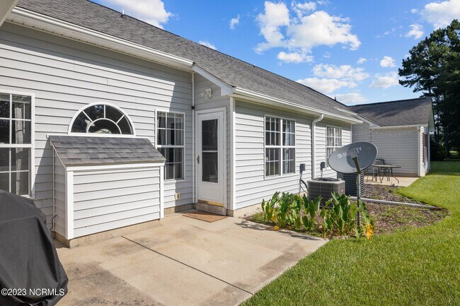 Building Photo - 102 Tiger Woods Pl