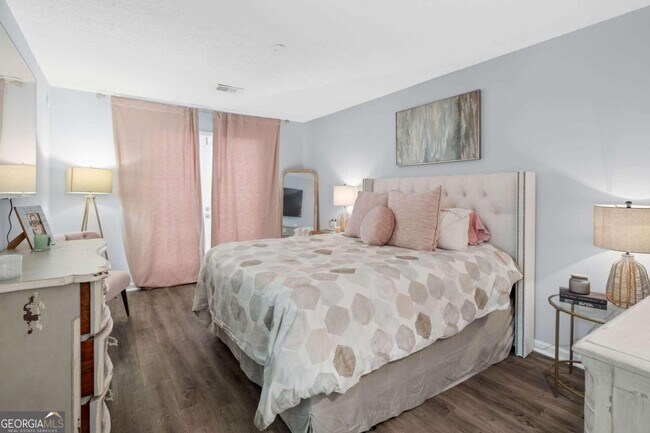 Building Photo - 55 St Claire Ln NE